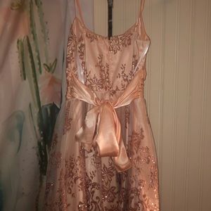 very beautiful rose good dress! only worn once
